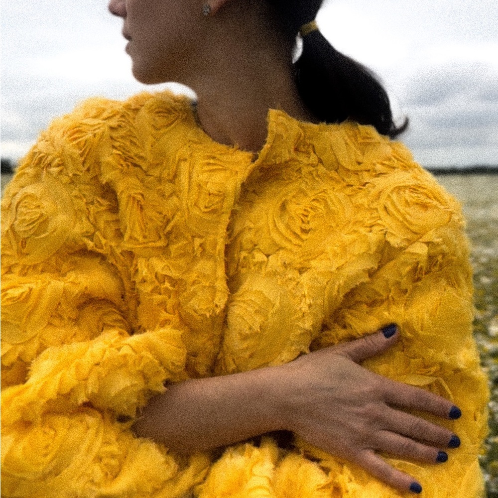 Yellow Bomber made of chiffon roses